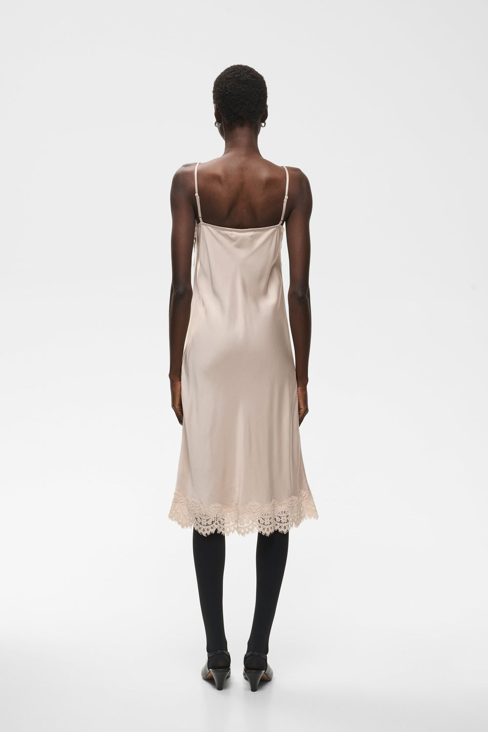 Robe midi satinée à dentelle florale vue de face pour femme Inwear