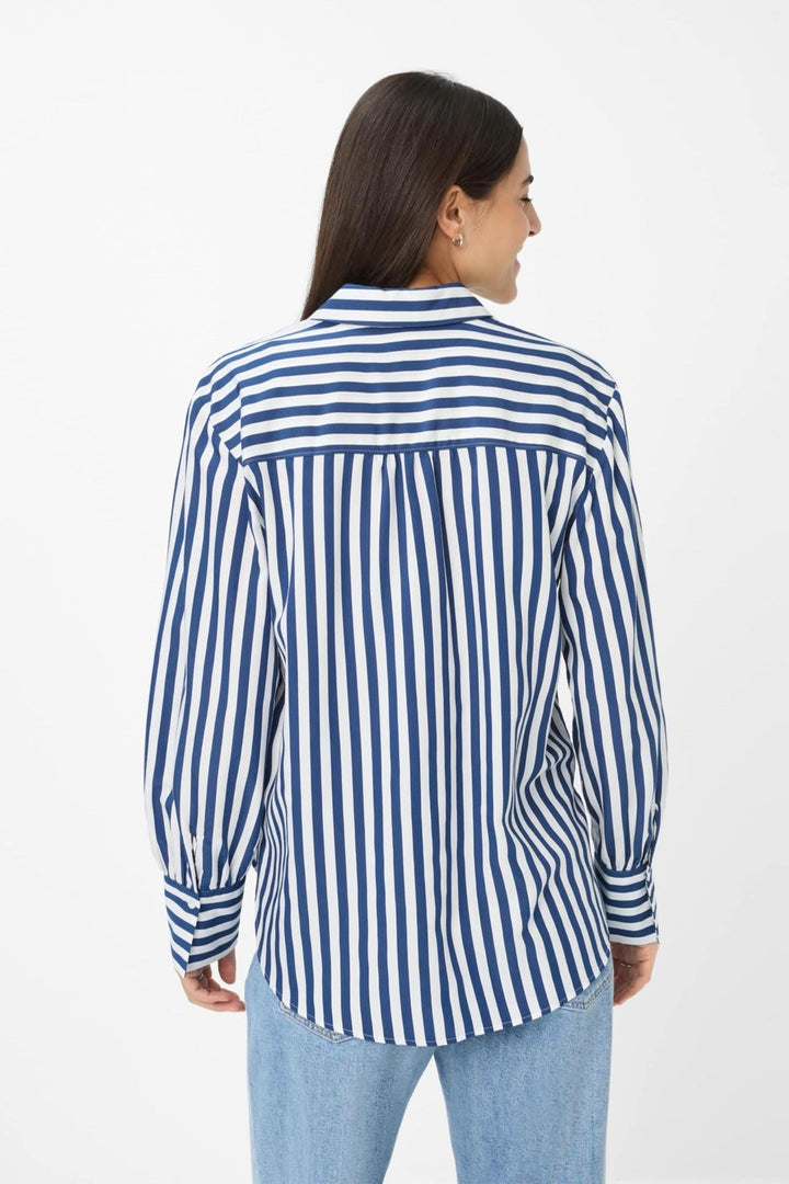 Chemise Vic à rayures verticales, vue arrière, avec un col chemise classique et des poignets larges.