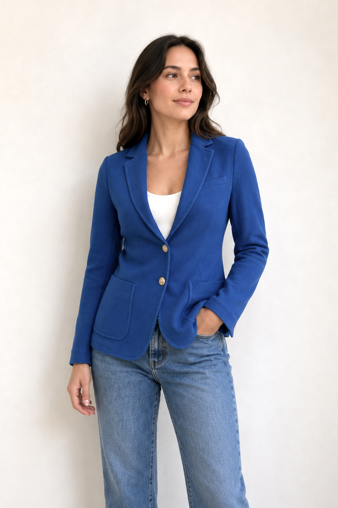 Textured blazer with contrasting buttons