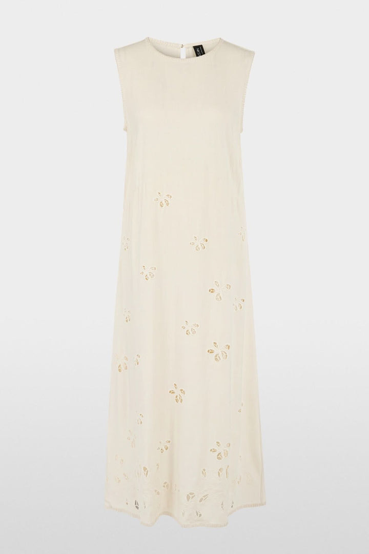 Robe longue fluide à broderies délicates, silhouette épurée, robe sans manches avec encolure dégagée, élégance intemporelle