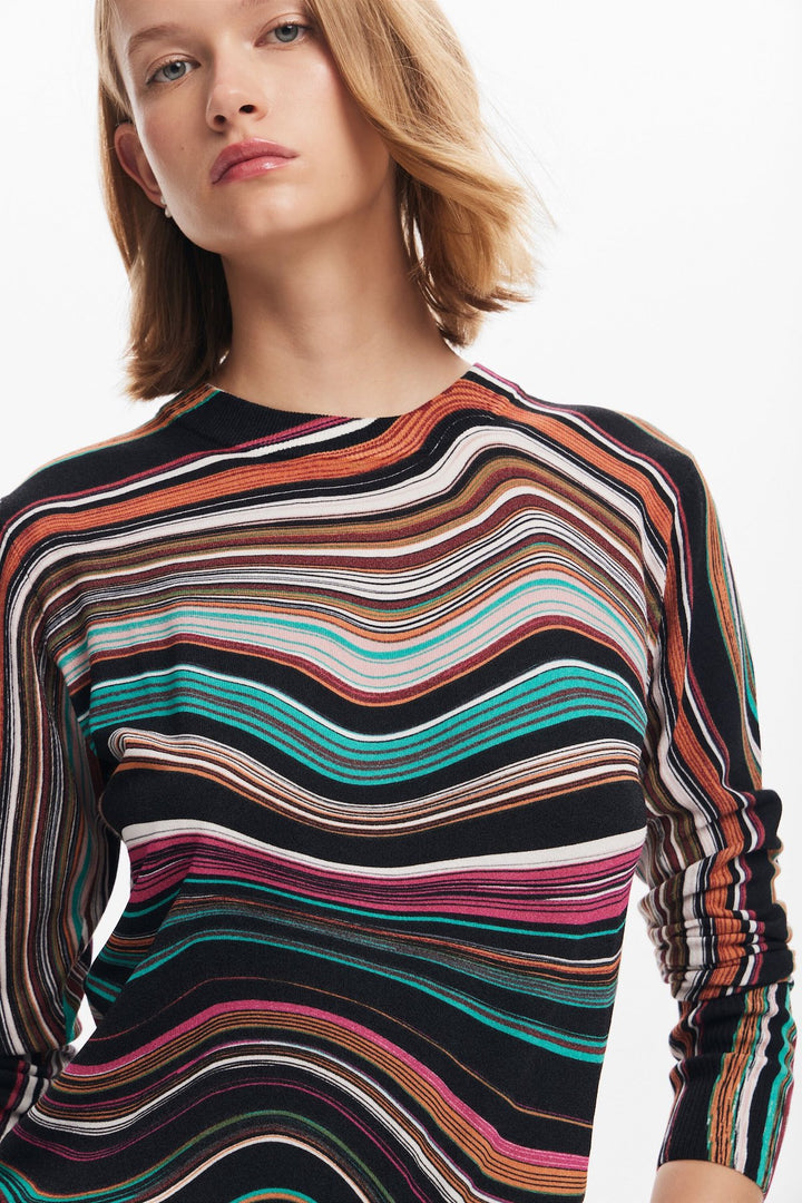 Curved lines sweater