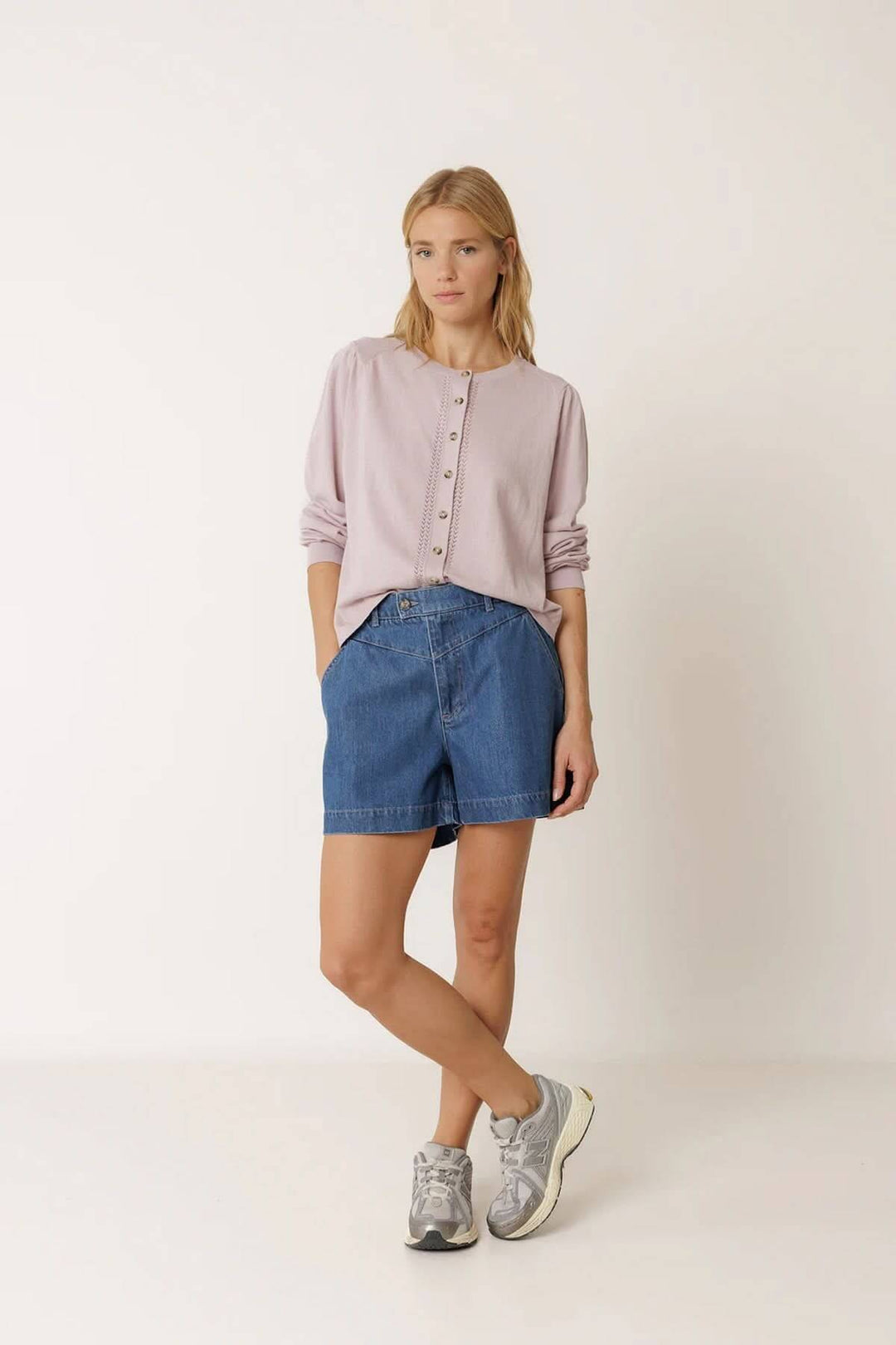 Cardigan en tricot à col rond avec patte boutonnée