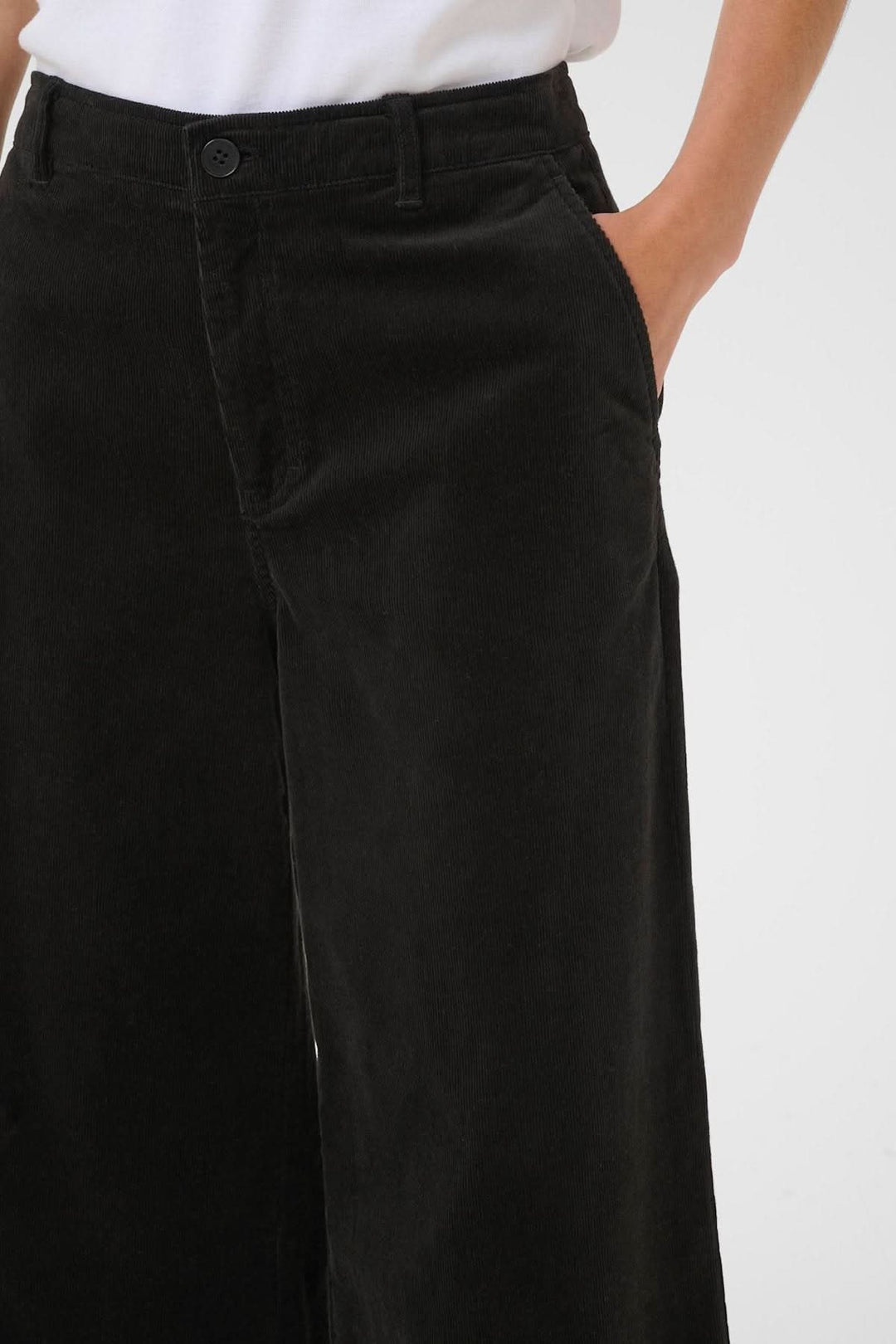 Ninnen corduroy pants