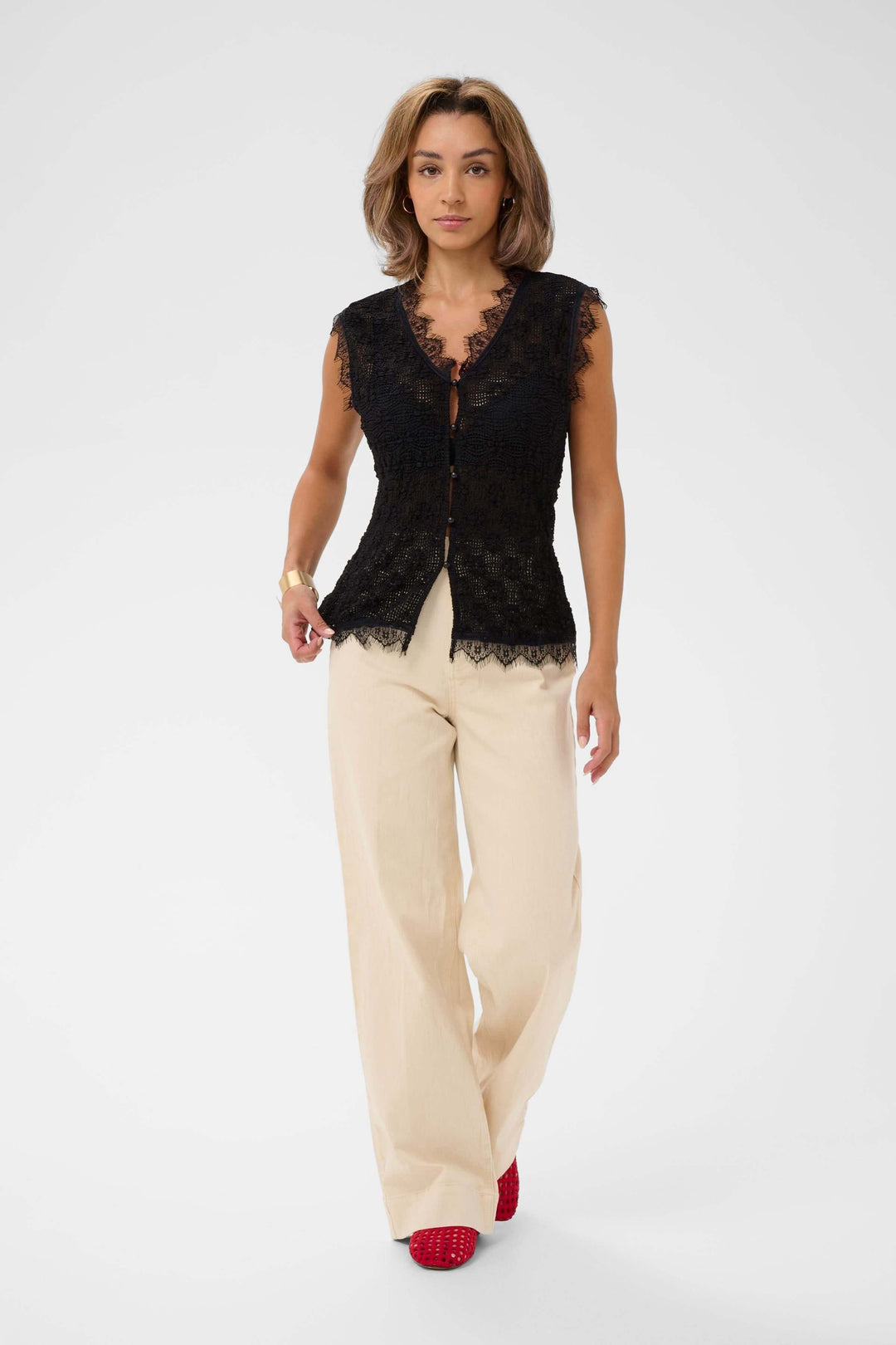 Sleeveless lace camisole