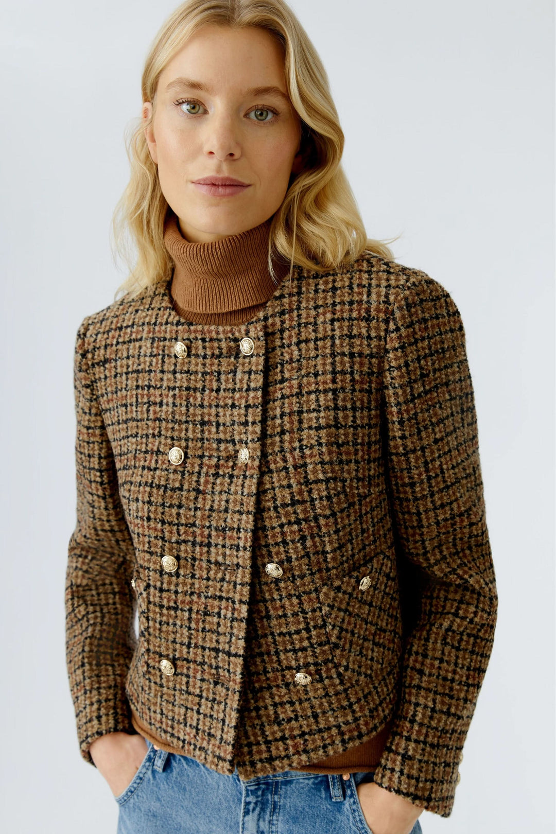 Short plaid jacket with gold buttons