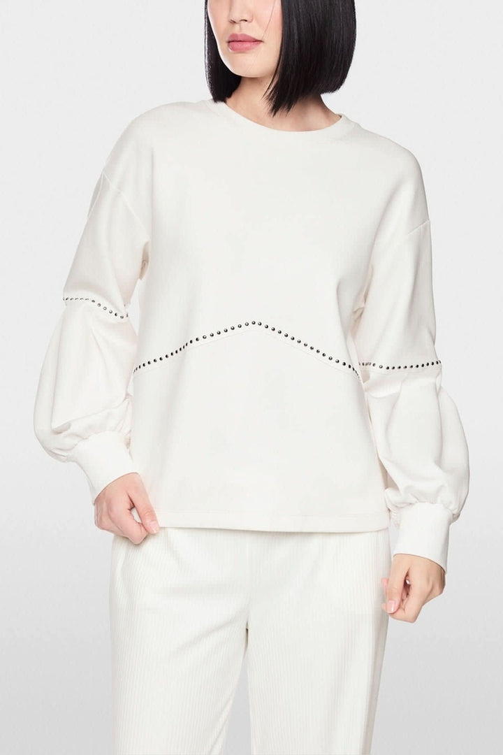 Sweat à détails cloutés vue de face pour femme Marc Cain
