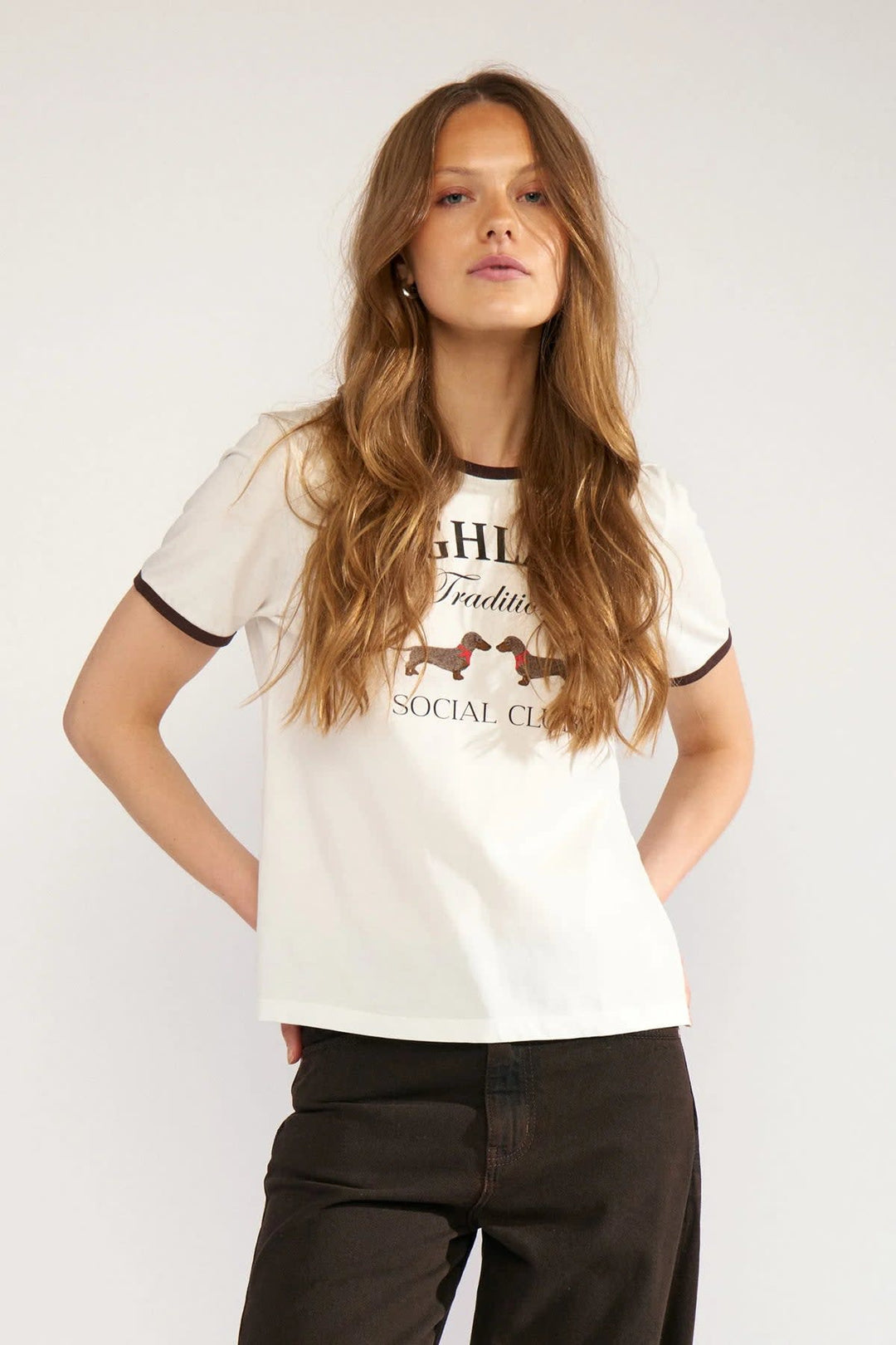 T-shirt à imprimé chiens vue de face pour femme Numph