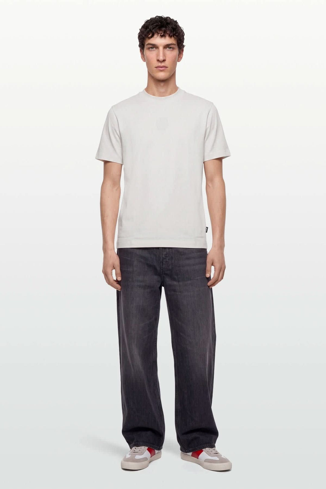 T-shirt à logo ton sur ton vue de face pour homme Hugo Boss