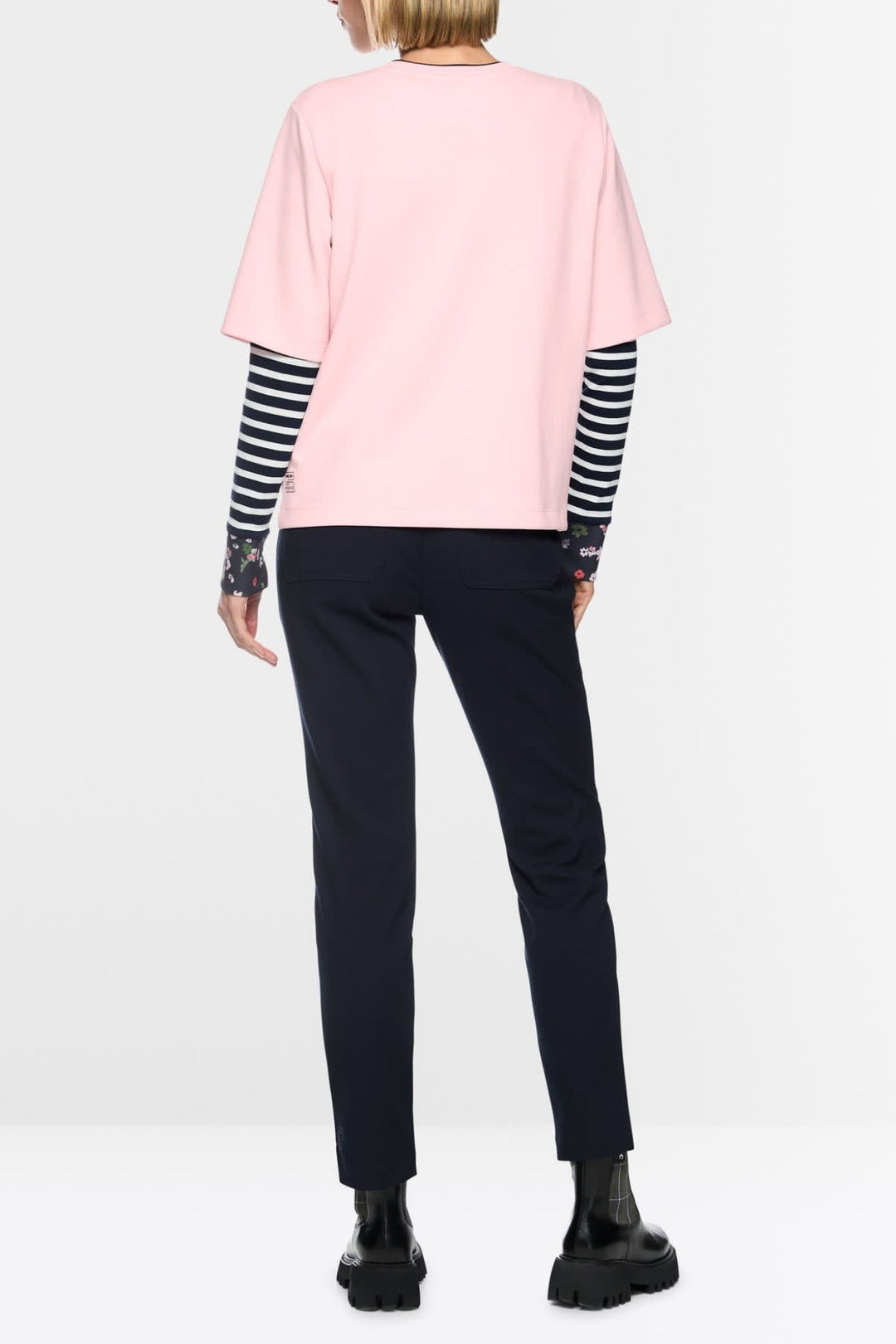 T-shirt ample à patch floral vue de face pour femme Marc Cain