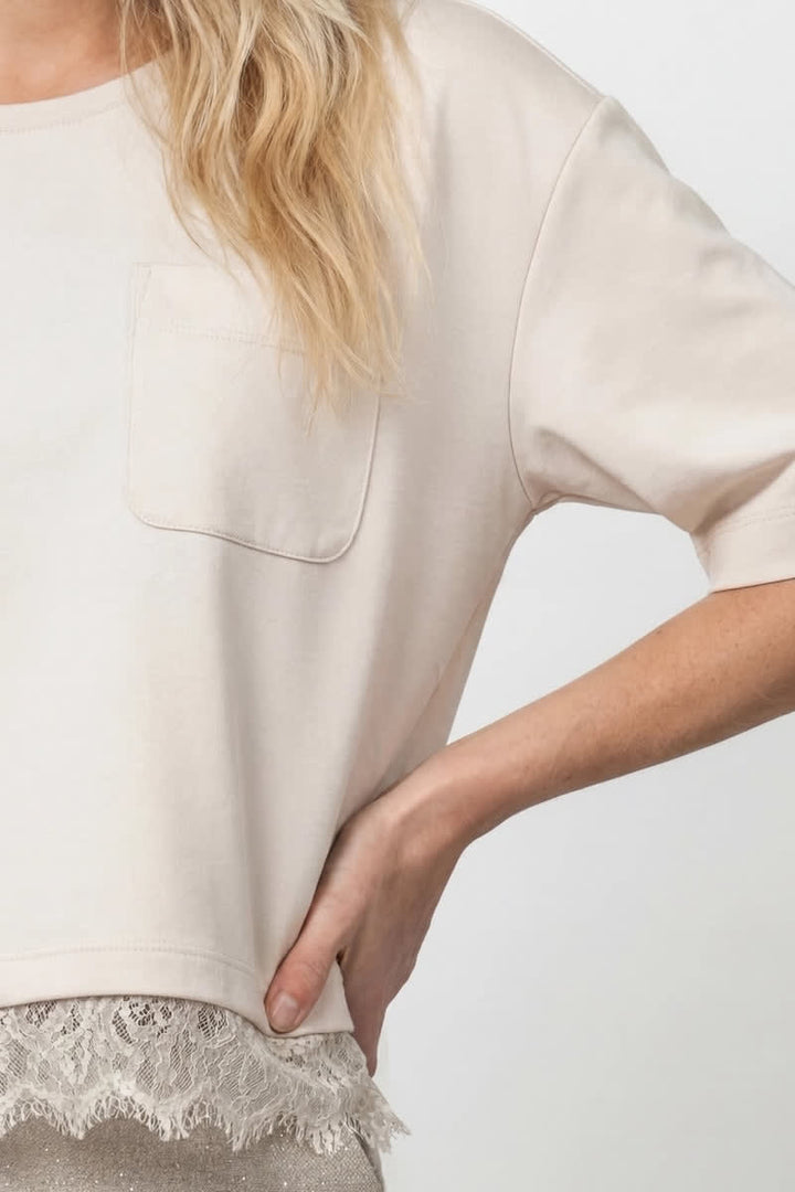 T-shirt ample avec détail en dentelle vue de face pour femme Monari
