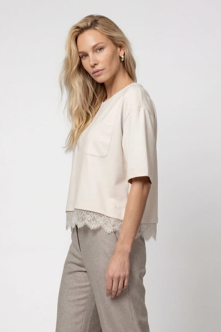 T-shirt ample avec détail en dentelle vue de face pour femme Monari
