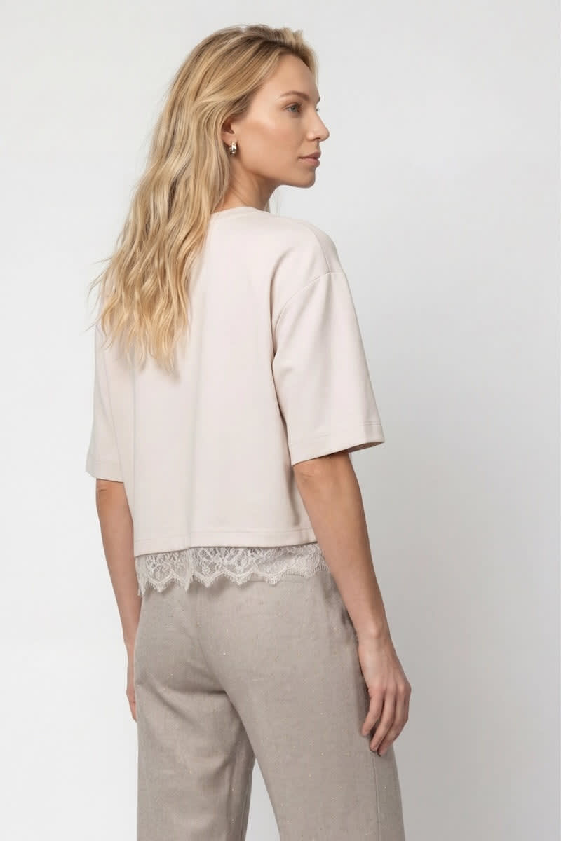 T-shirt ample avec détail en dentelle vue de face pour femme Monari