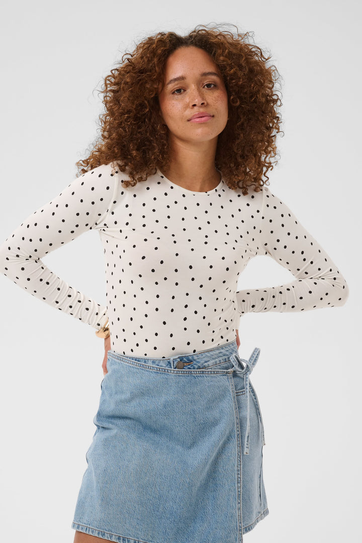 Front view of Kaffe women&