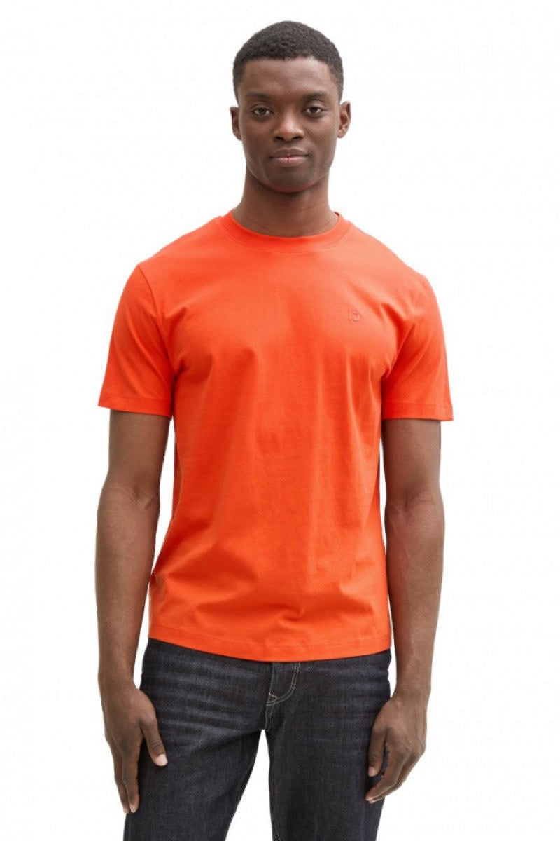 Front view of the Tom Tailor white men&
