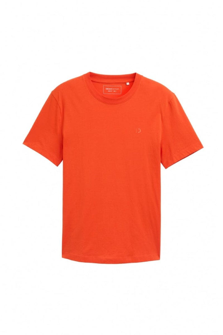 Front view of the Tom Tailor white men&