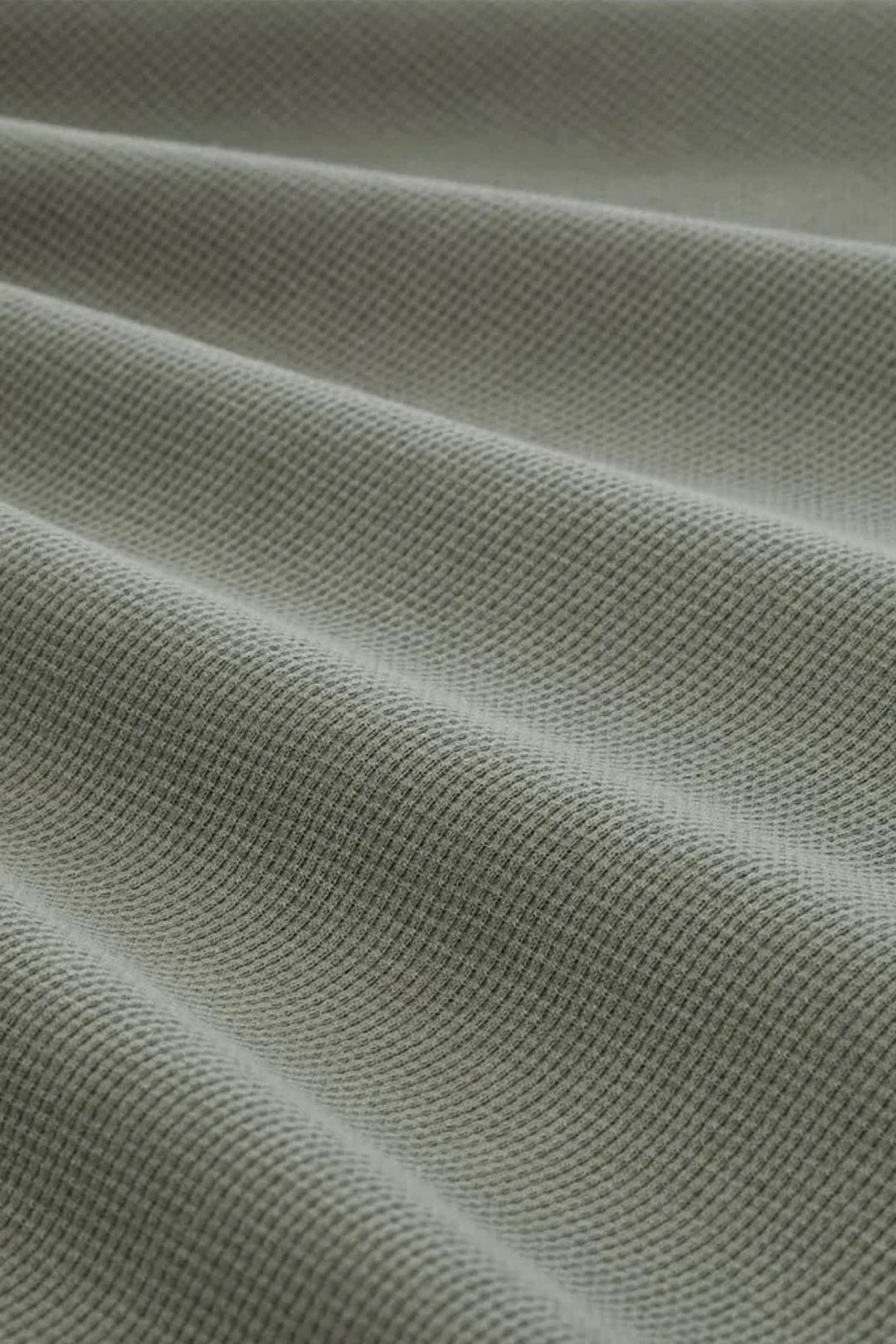 Vue de face t-shirt gaufré à col henley Tom Tailor pour homme gris avec boutons - Valérie Simon