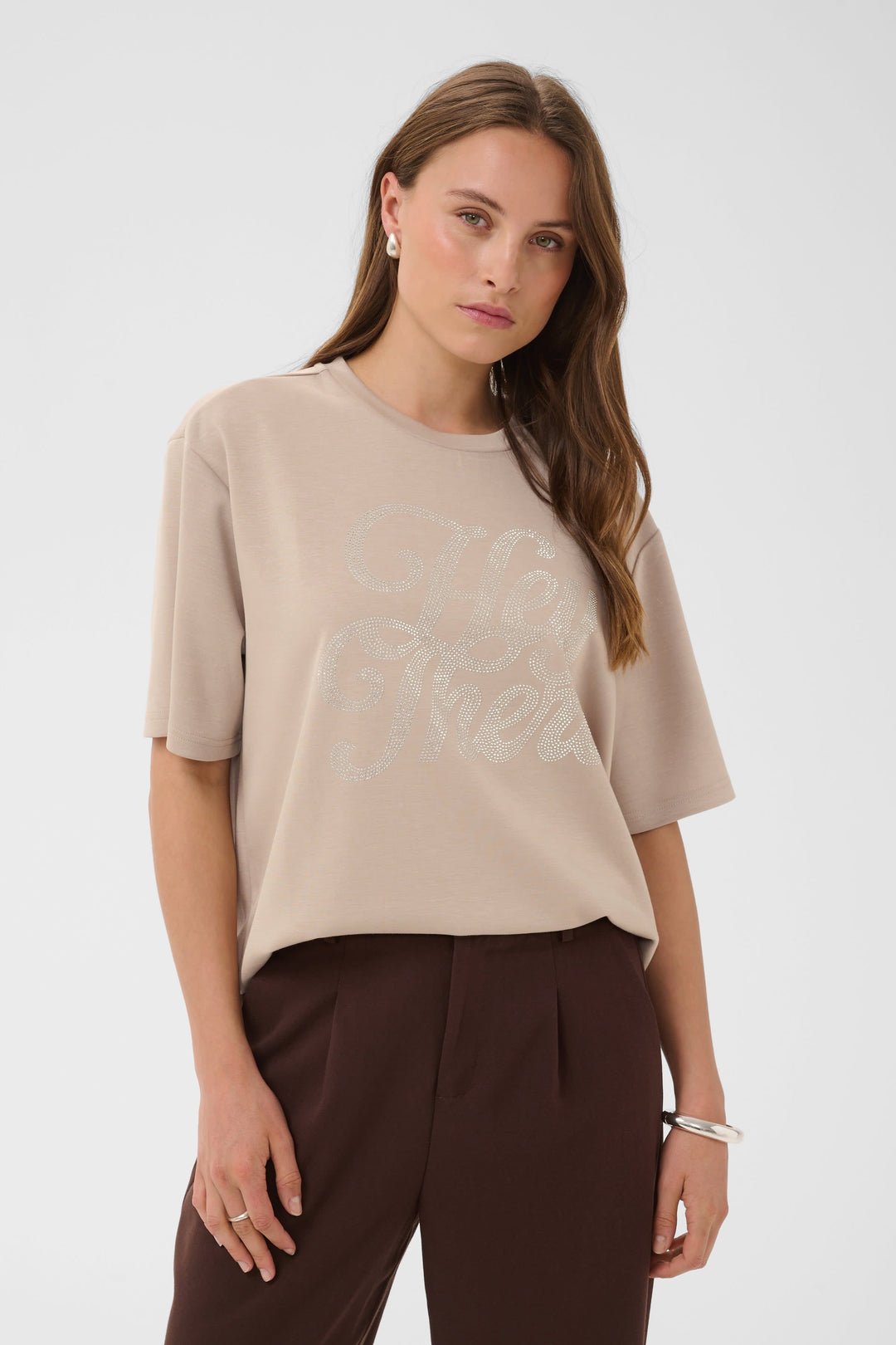 Vue de face T-shirt blanc à inscription perlée Kaffe pour femme - Valérie Simon