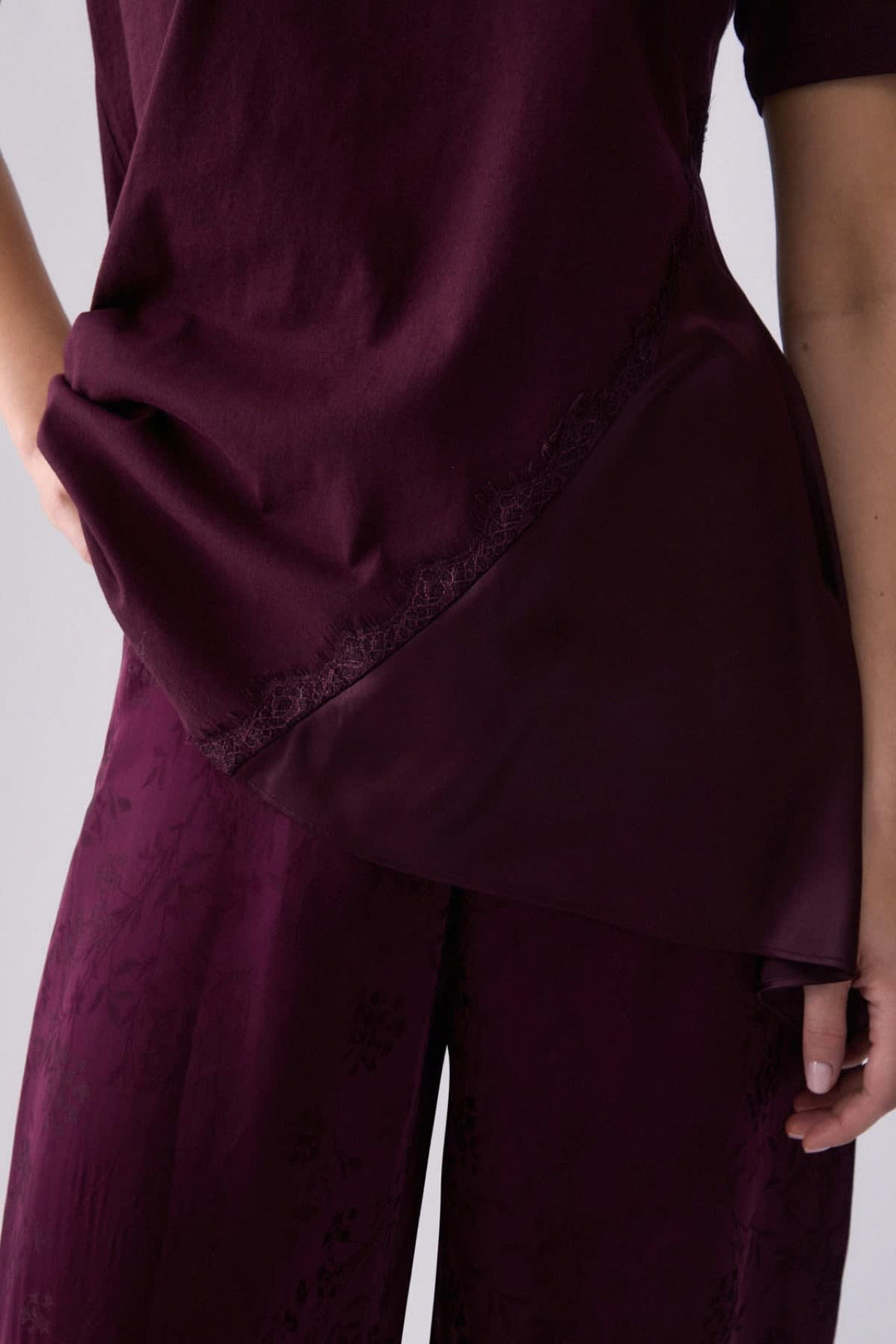 Long black t-shirt with satin insert, front view for women liujo
