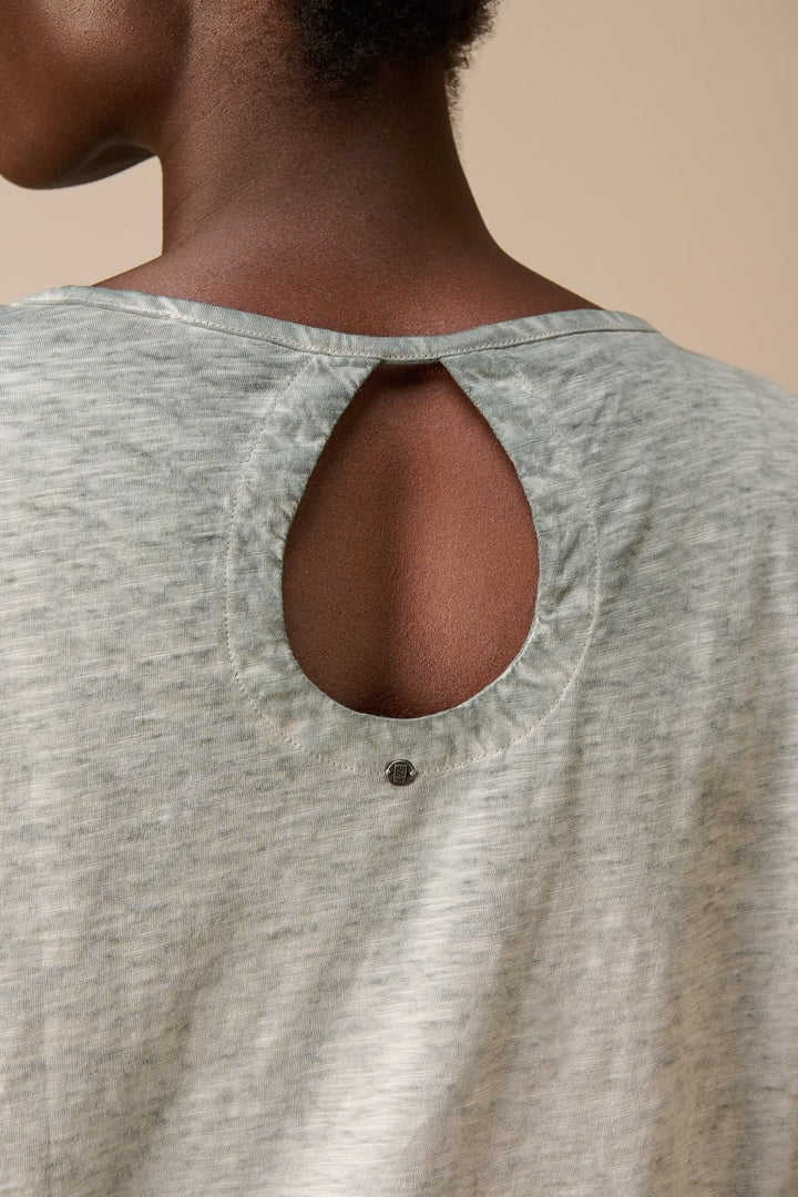 Front view: Red Nile short-sleeved tied-front T-shirt for women - Valérie Simon