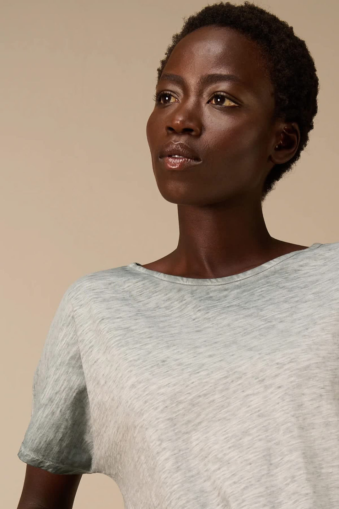 Front view: Nile women&