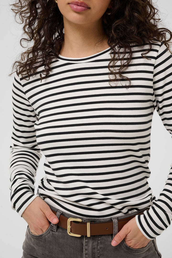 Side view of Kaffe women&