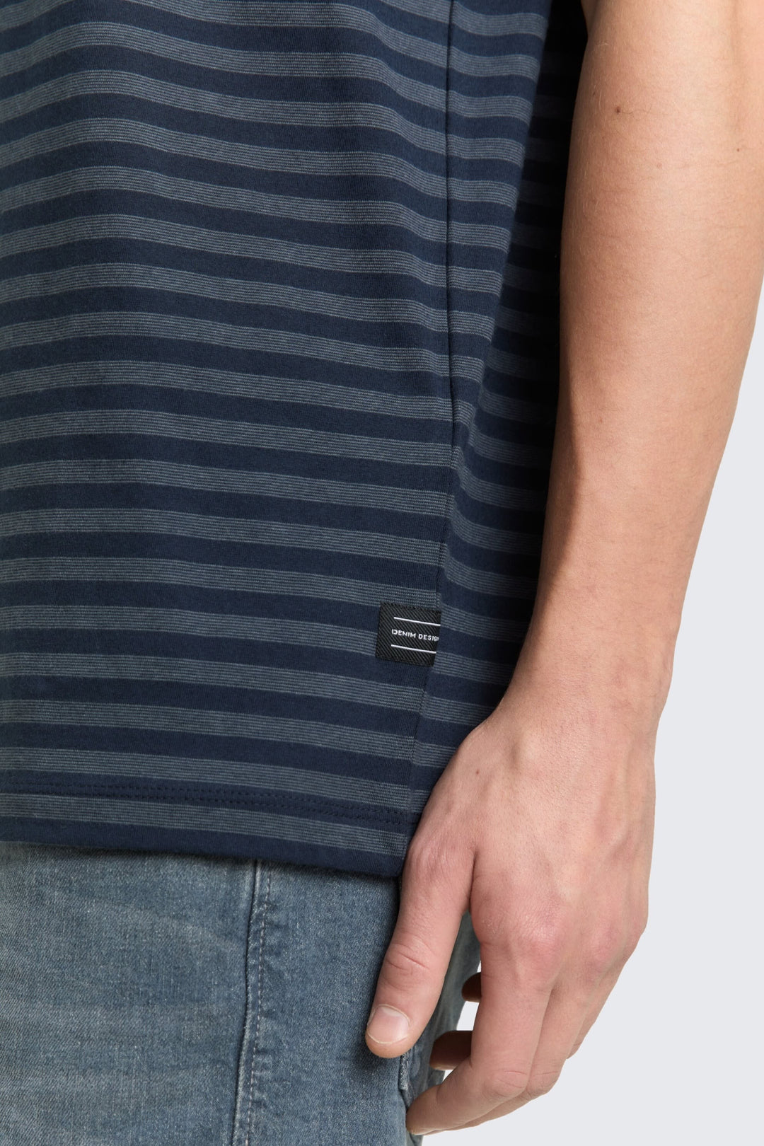Front view: Minimalist white and blue striped T-shirt by Tom Tailor for men - Valérie Simon