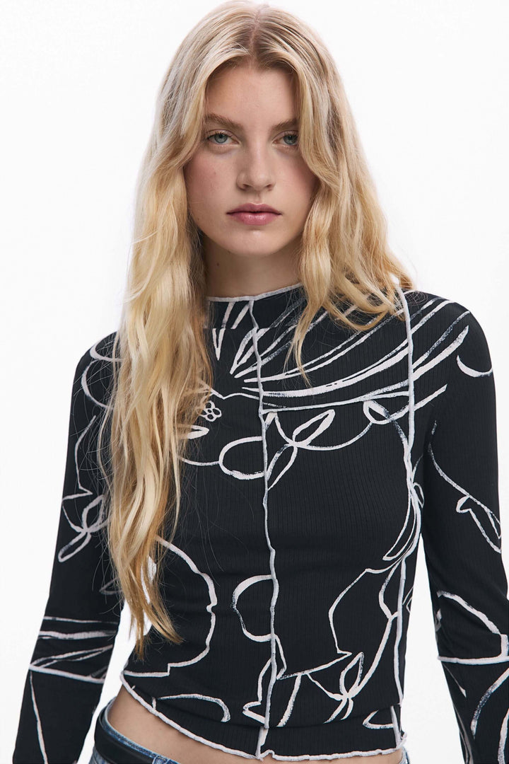 T-shirt silhouettes vases avec manches longues et coutures contrastantes, design moderne et ajusté, imprimé artistique en noir et blanc.