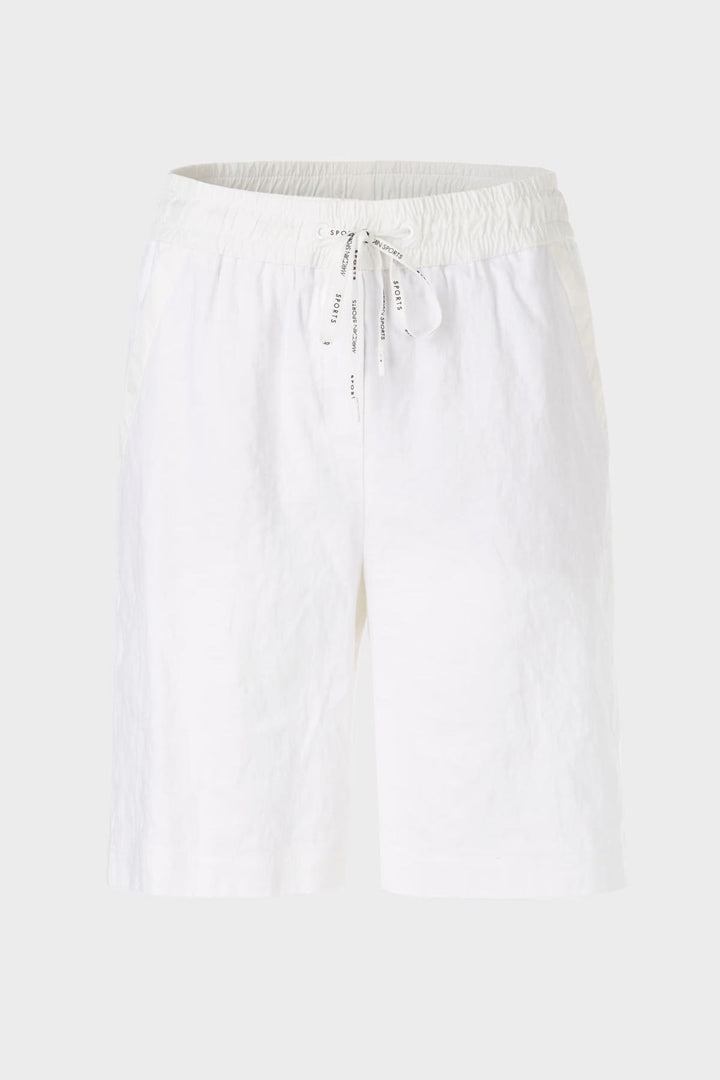 WITTEN model Bermuda shorts
