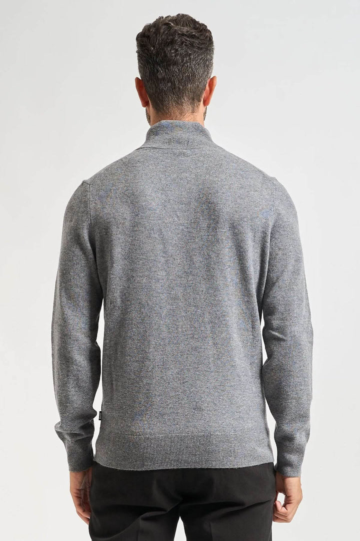 Fitted virgin wool sweater with round neck Fit