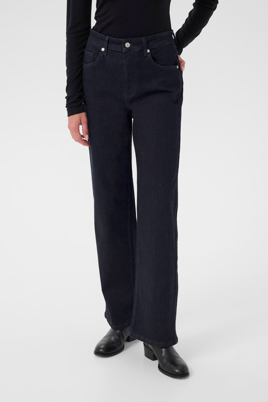 Jean Simona à jambe droite, taille mi-haute, légèrement ample, style polyvalent pour un look moderne.