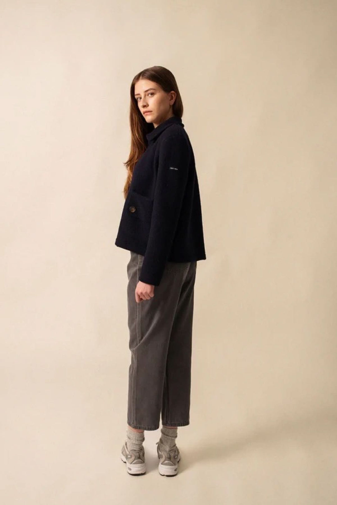 Femme en veste laine bouillie COMBLOUX, marron, avec col polo et poches, style élégant pour l'hiver.