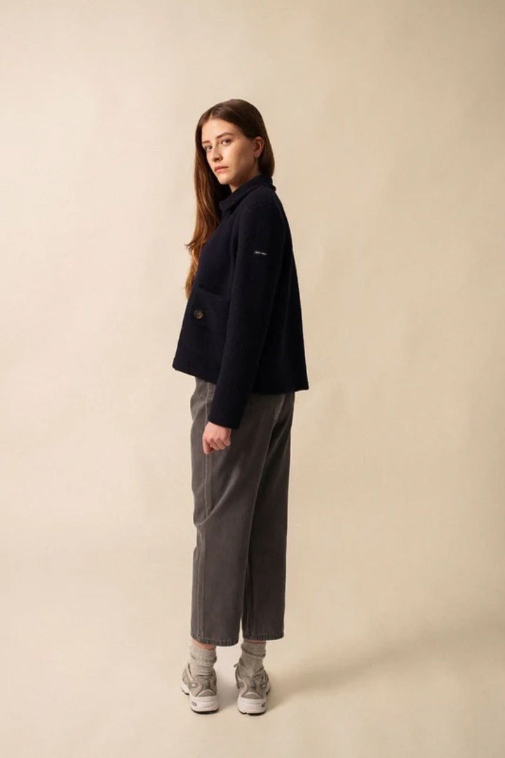 Femme en veste laine bouillie COMBLOUX, marron, avec col polo et poches, style élégant pour l'hiver.