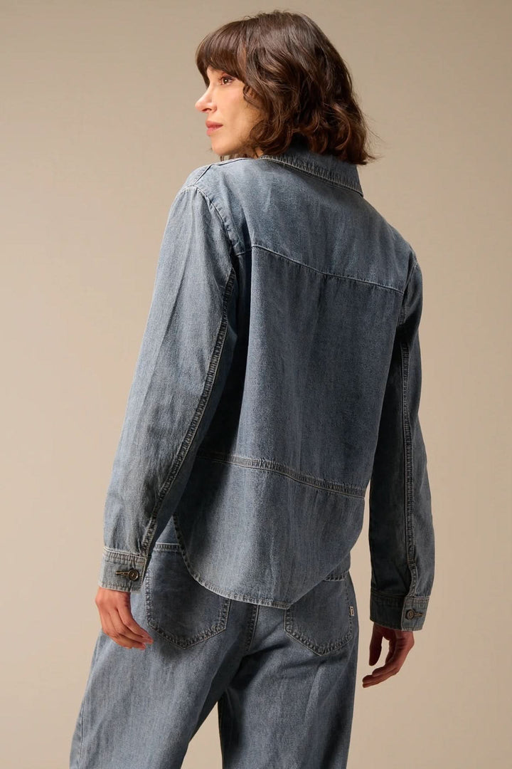 Long-sleeve denim jacket