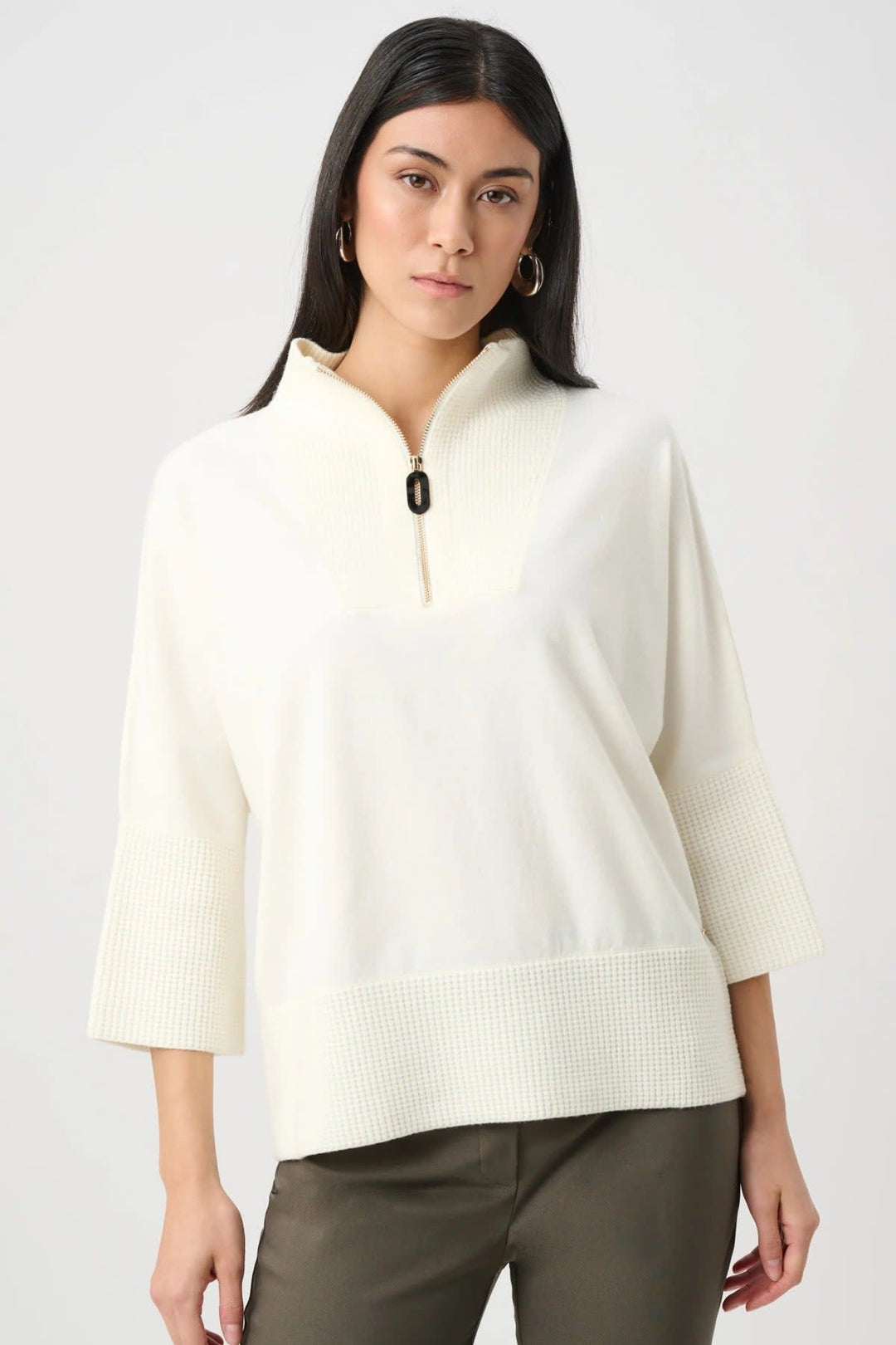 Vue de face tricot texturé pour femme Joseph Ribkoff en bleu avec col en V - Valérie Simon