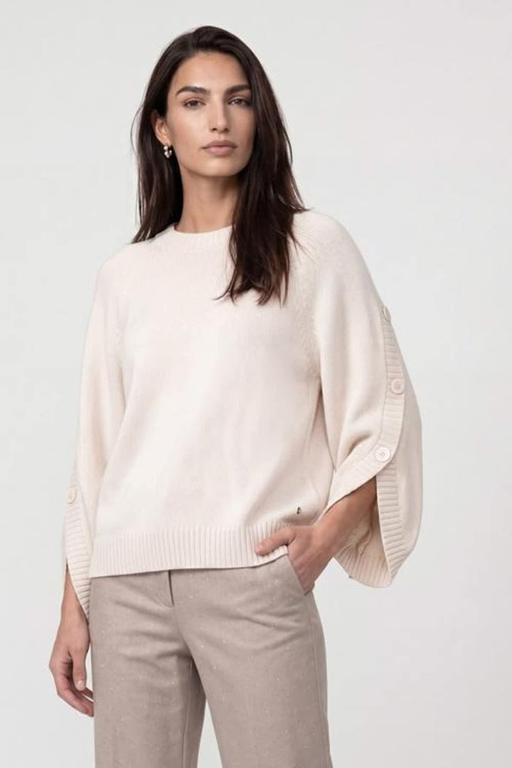 Tricot à manches boutonnées vue de face pour femme Monari