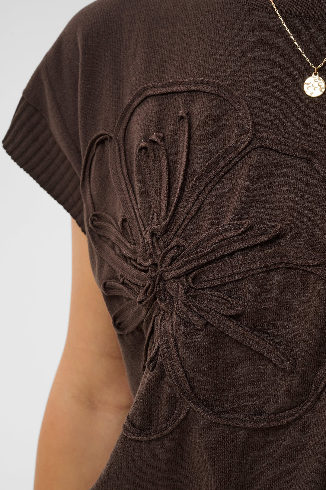 Vue de face tricot à fleurs appliquées Cream pour femme rose - Valérie Simon