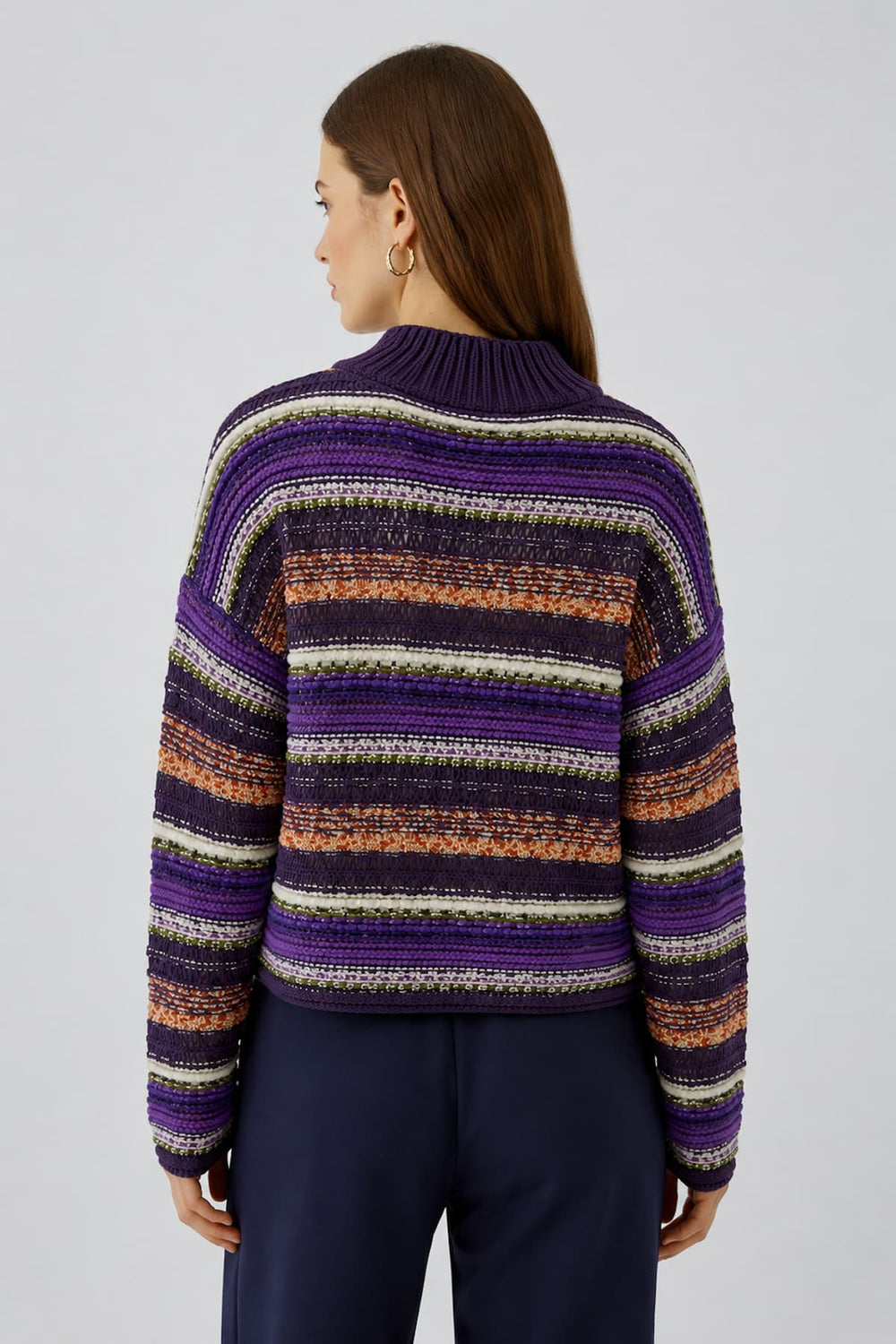 Tricot texturé à rayures multicolores vue de face pour femme Oui