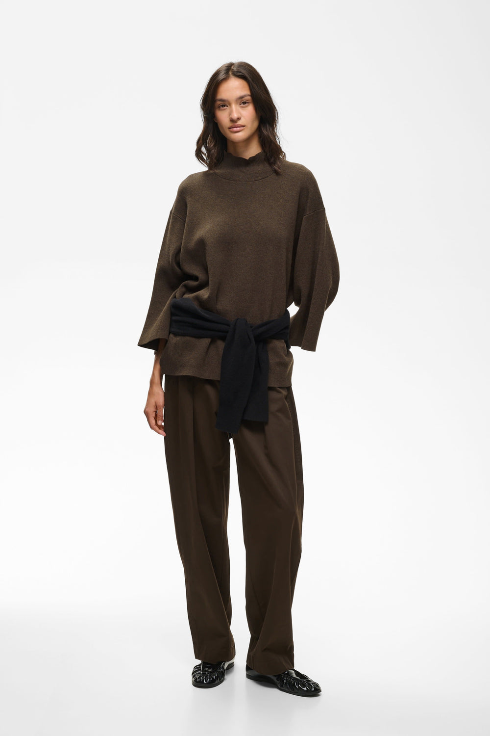 Tricot Tilda à col roulé coupe ample vue de face pour femme Inwear