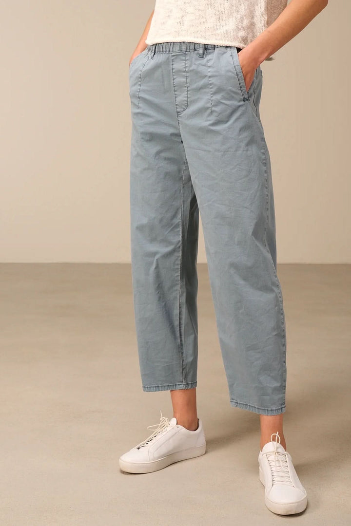 Casual pants with an elastic waistband