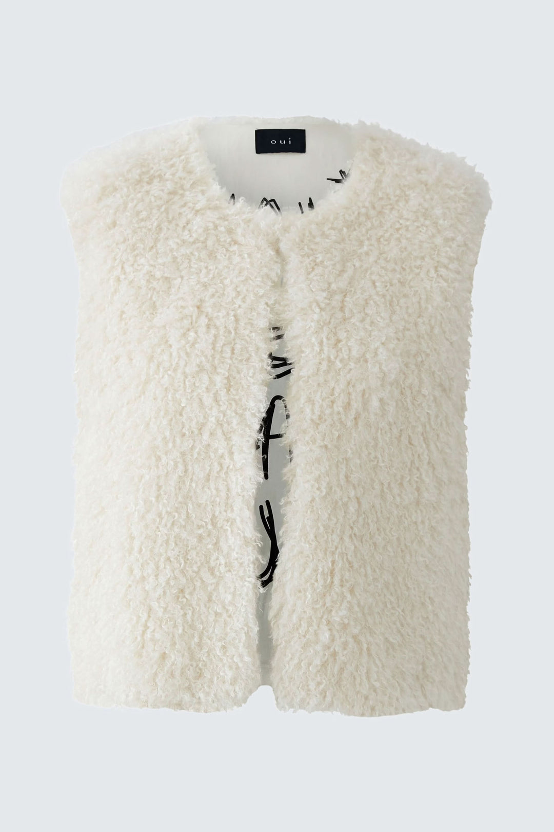 Veste sans manches en fausse fourrure blanche, texture douce, coupe moderne et doublure satinée.