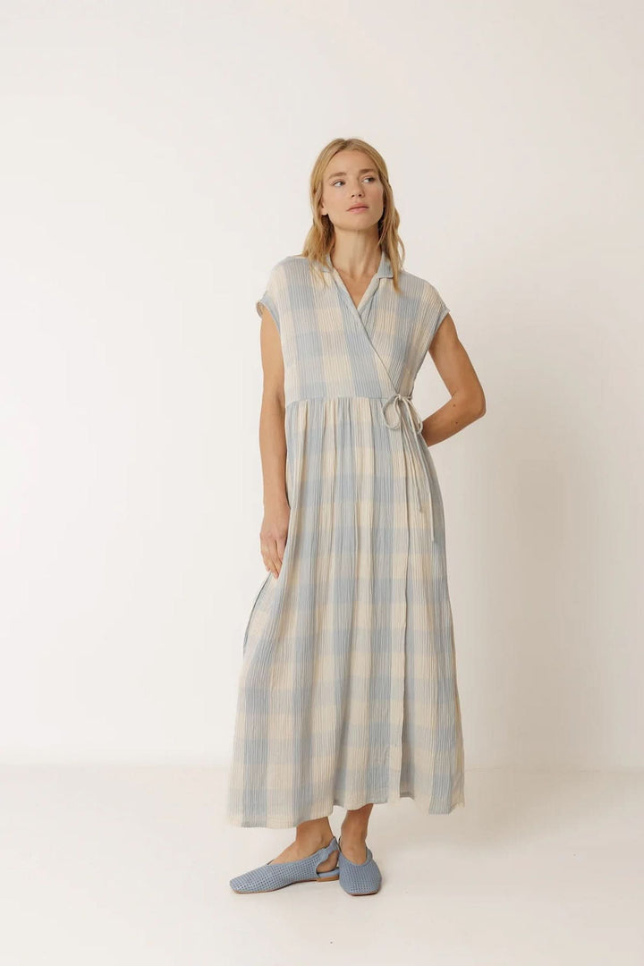 Long wrap dress with a checkered pattern