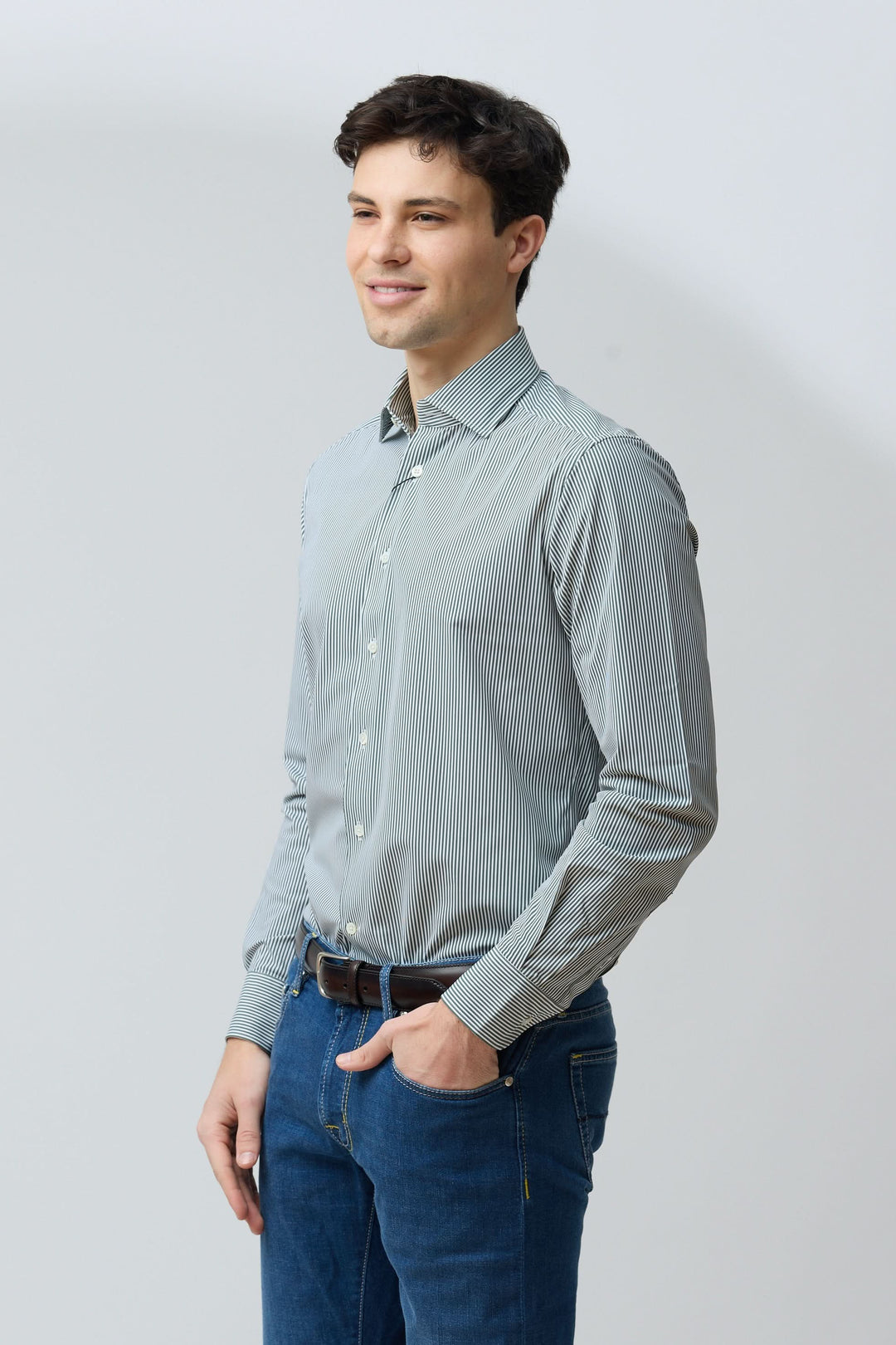 Chemise à rayures vertes fines