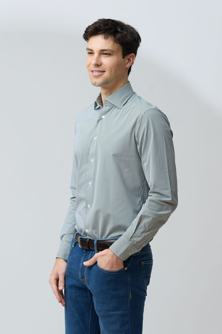 Chemise à rayures vertes fines