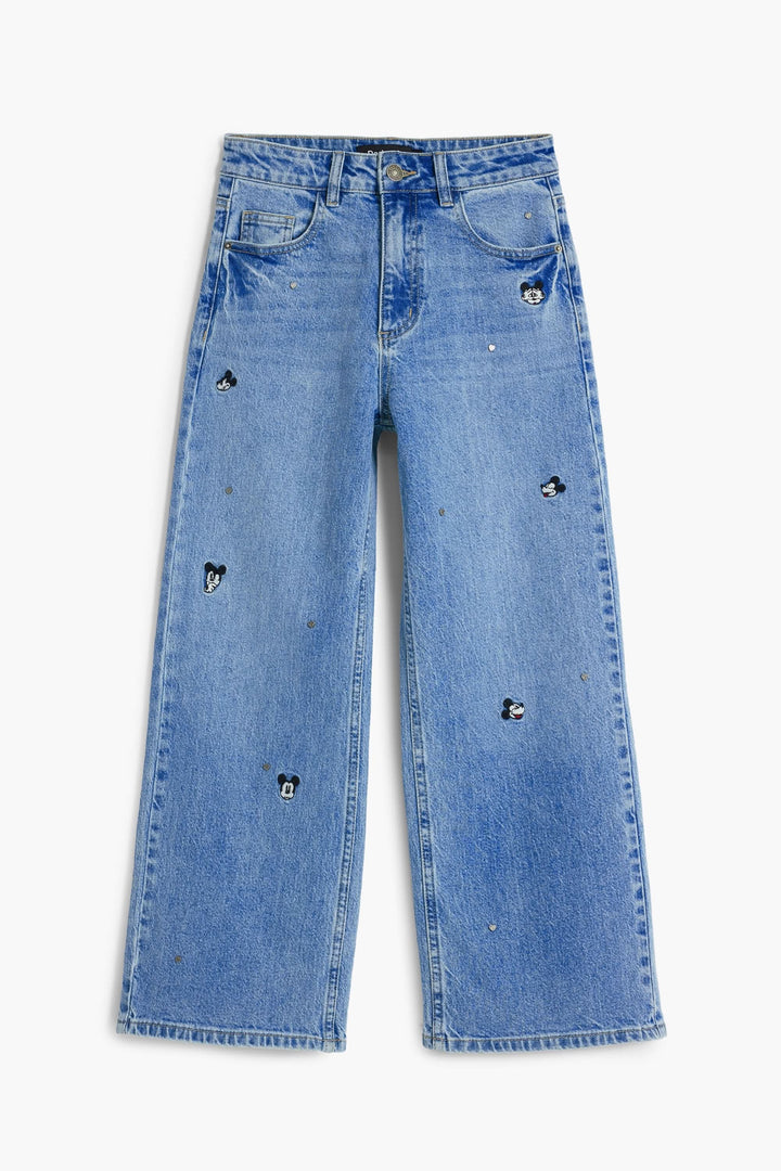 Jean large en denim avec broderies Mickey Mouse, coupe moderne et style décontracté, idéal au quotidien.