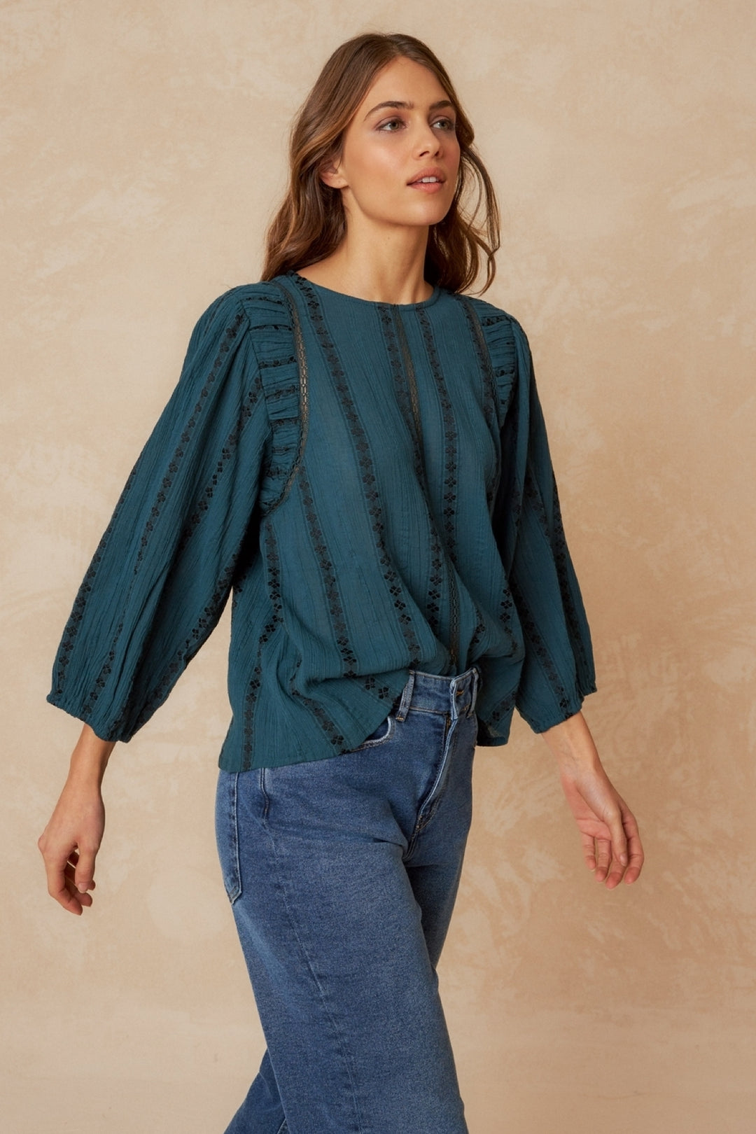 Blouse lignée de dentelles