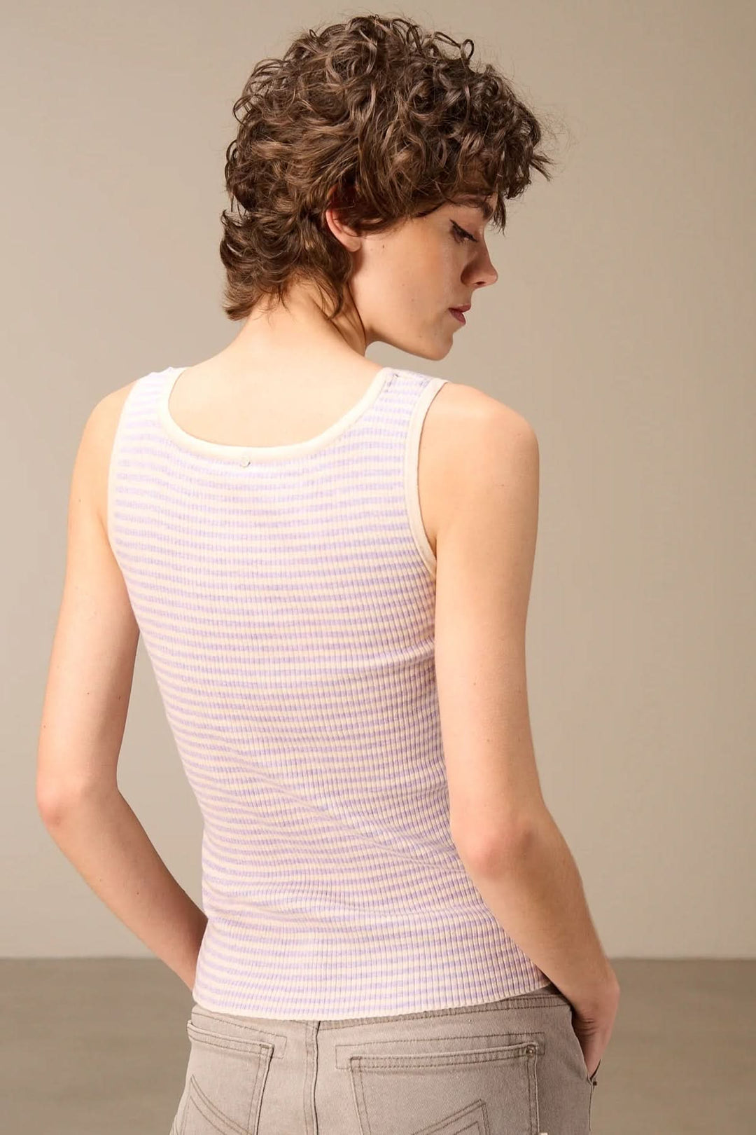 Camisole côtelée rayée col rond