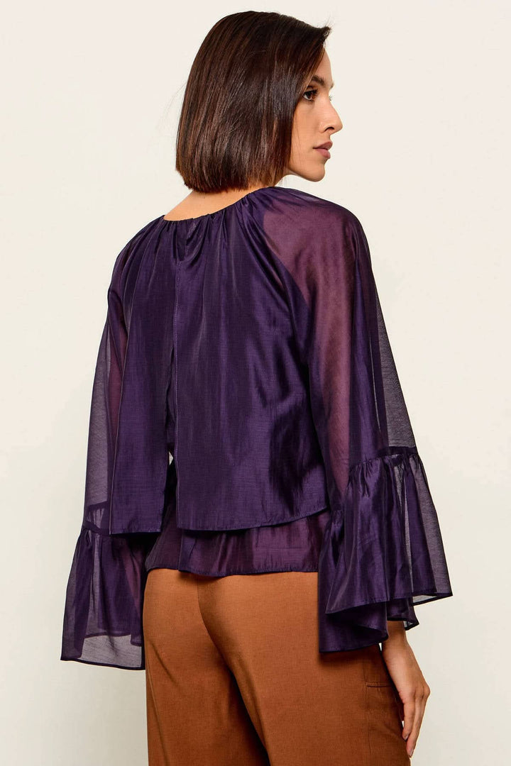 Blouse with wide sleeves made of voile