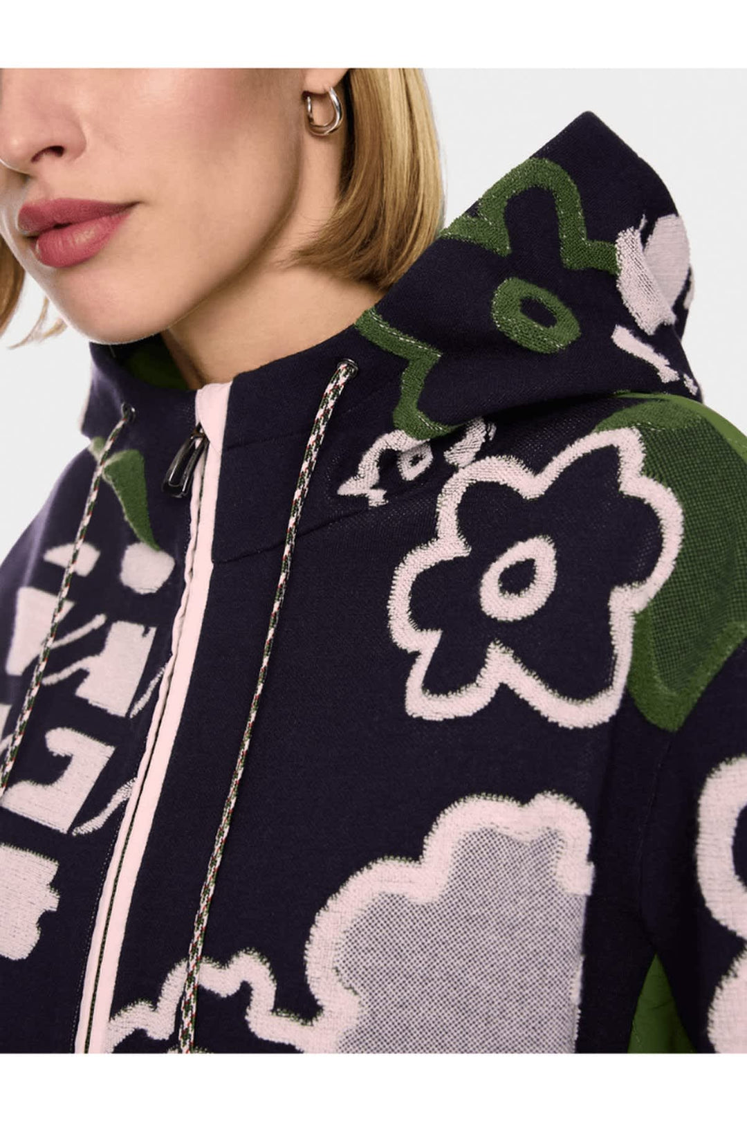Veste à capuchon à motif floral vue de face pour femme Marc Cain