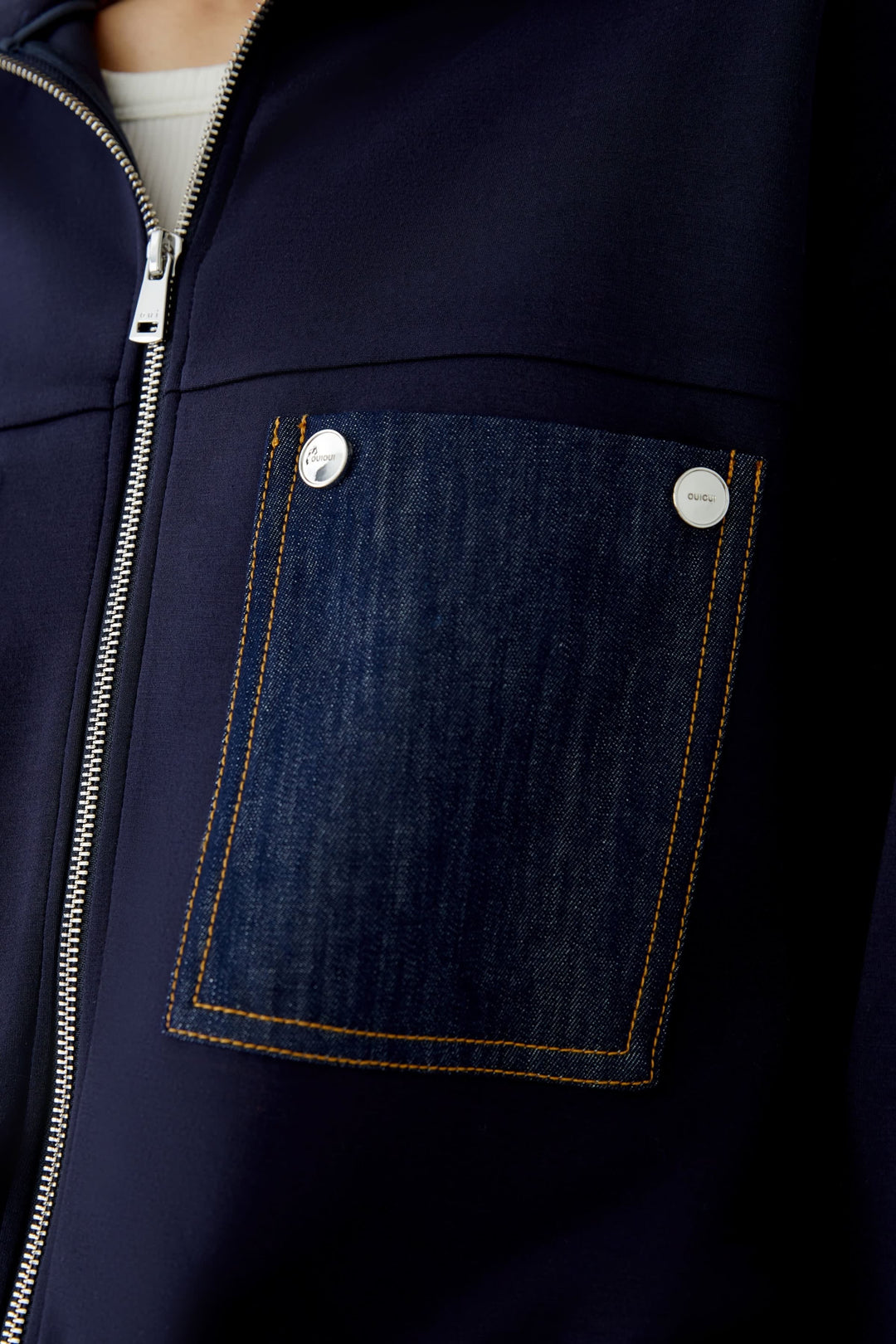 Veste courte zippée à détails en denim pour femme Oui