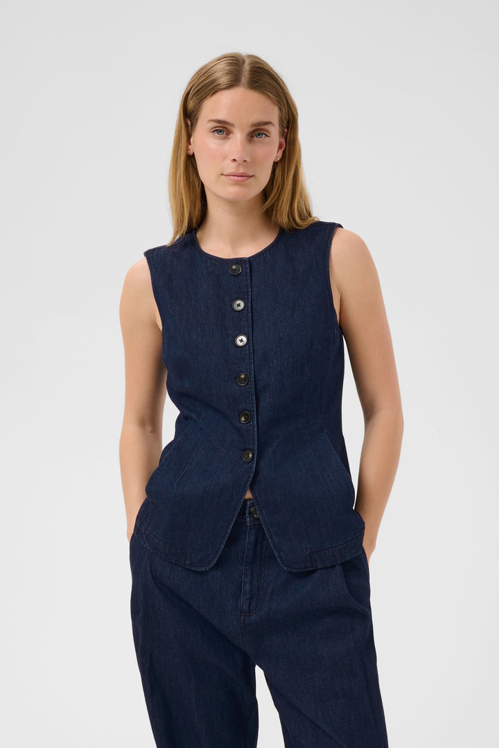Veste en denim bleue sans manches vue de face pour femme Part Two